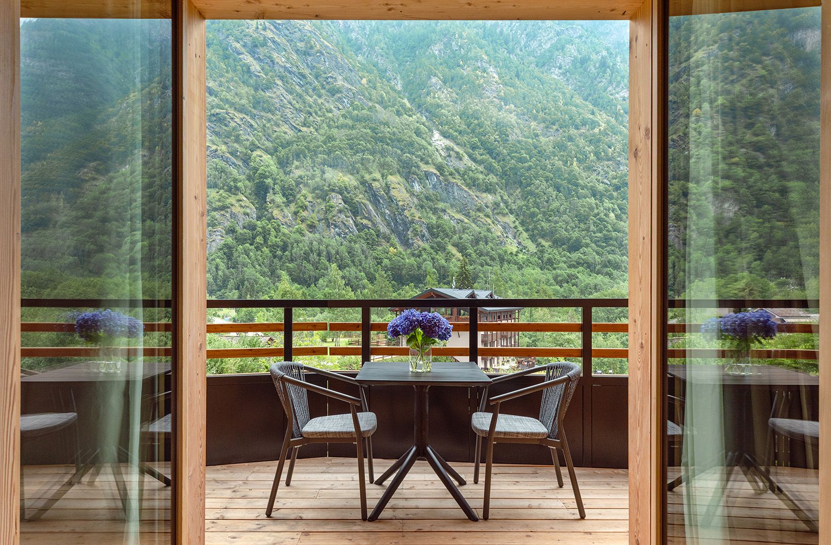 Trilocale con 2 camere da letto vista montagna